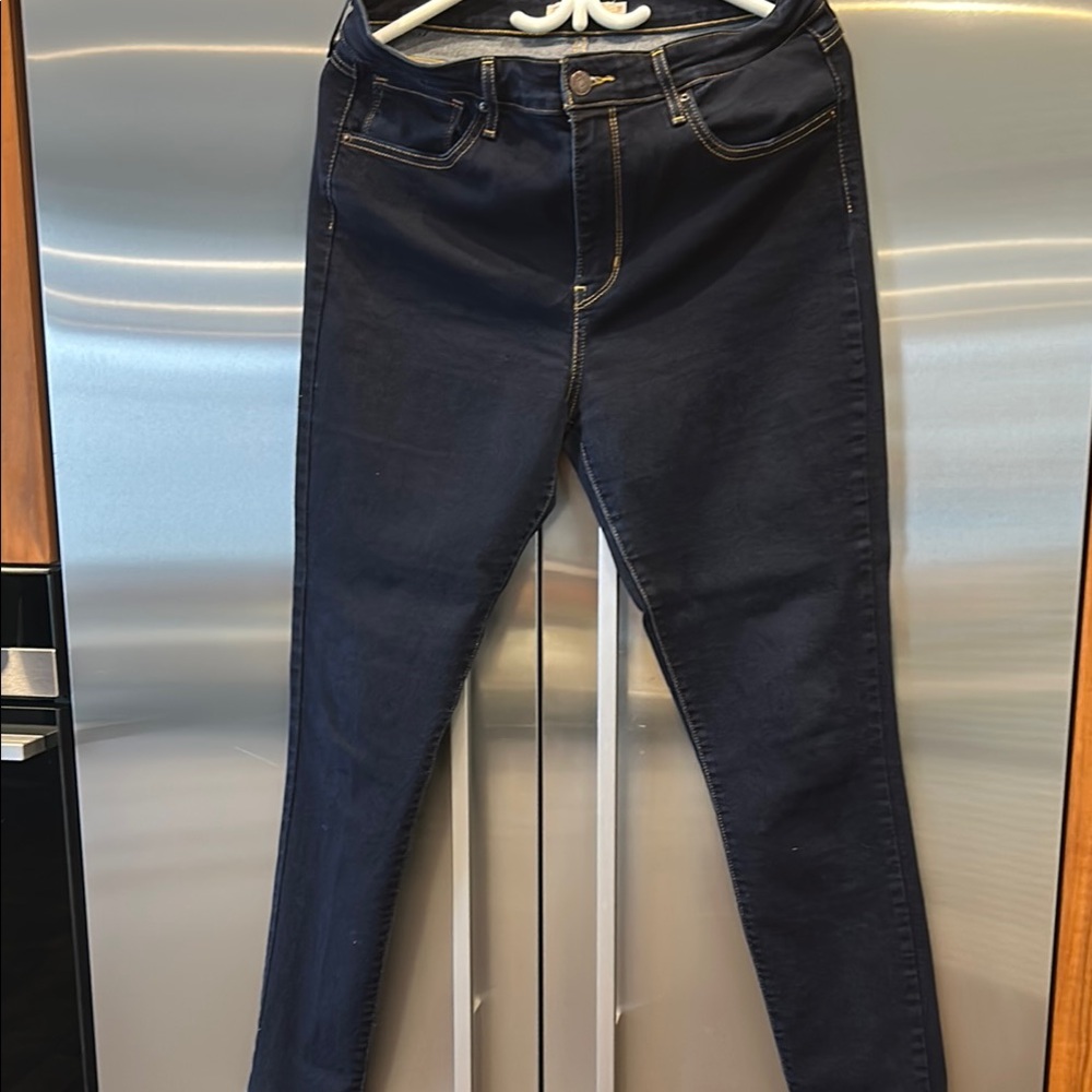 Women's Black Jeans
LIQUIDATION